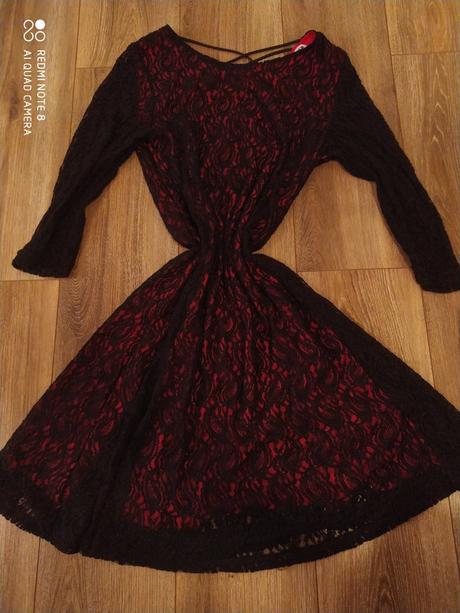 Spoločenské čipkované šaty, 44