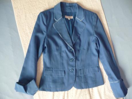 Sako s bielym lemom, 36