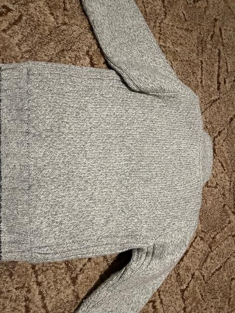 Sivý zateplený svetrík pre 7-8 r., next,122