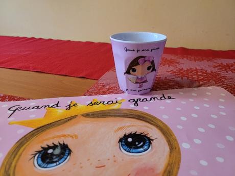 Tri poháriky+prestieranie label tour-super stav,