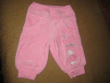 Zamatové tepláčiky, 56