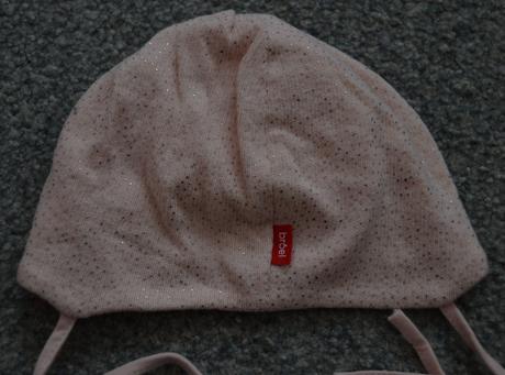 Čiapočka a šálik zn. broel, broel,<50