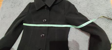 Dlhý čierny elegantný kabát, 36