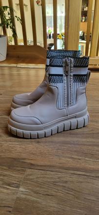 Topanky na platforme, 39