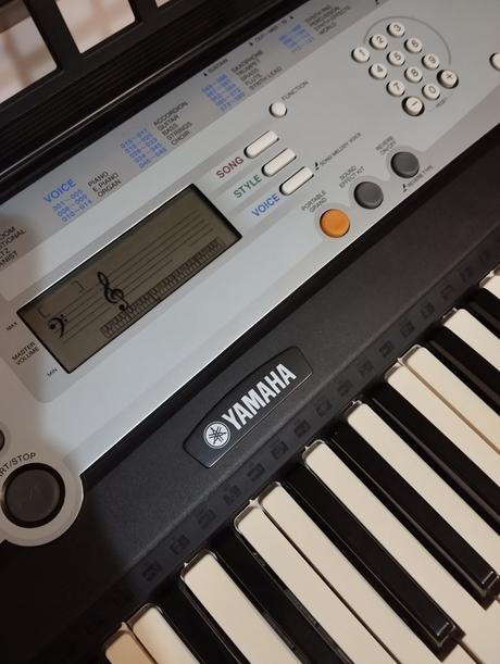 Keyboard so stojanom,