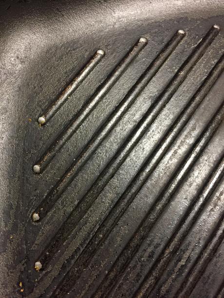 Titánová grilovacia panvica s pokrievkou,