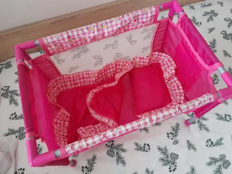 Postieľka pre bábiky, 