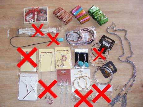 Bižuteria - náramky a náušnice,