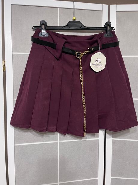 Bordova sukňa, m / s