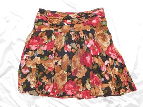 Kvalitna letna velmi pekna sukna, 38