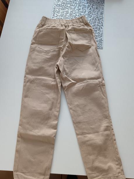 Bledo hnedé dievčenské rifle, 134