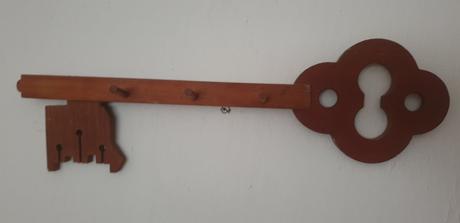 Retro drevený vešiak, 