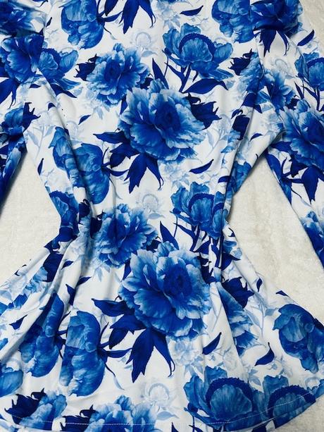 Bielo modrá kvetovaná blúzka s nazberanými rukávmi, l