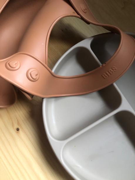 Podbradnik bibs a tanier, 