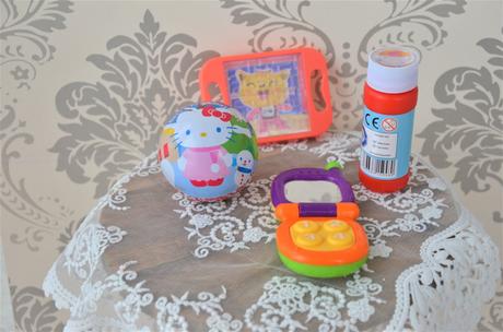 Mix rôznych hračiek,