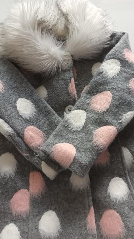 Nádherný luxusný kabátik s kožušinkou, 92