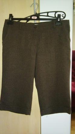 Tristvrtove nohavice, 42