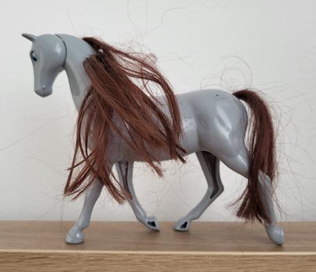 Sivý kôň s pohyblivými časťami, 