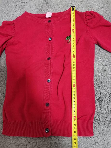 Červený svetrík, 128