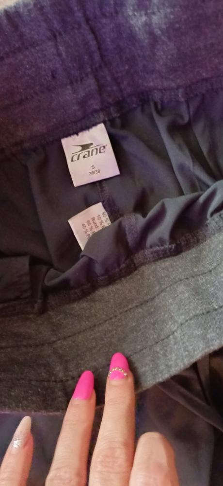 Športové trištvrtove nohavice., s