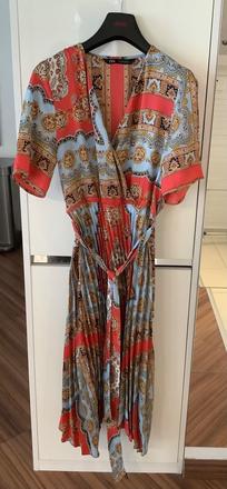 Krásne elegantne saty zara, m