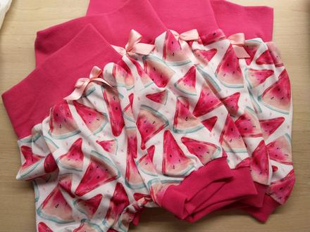 Kraťasy melónikové s cyklaménovým nápletom, 80 - 116