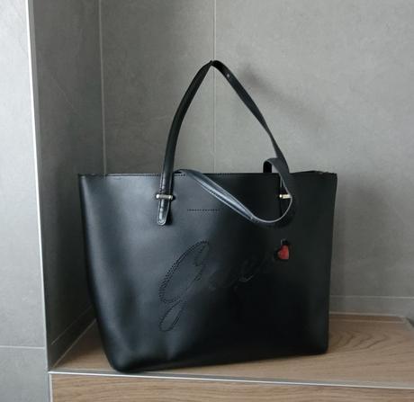 Kabelka guess, guess