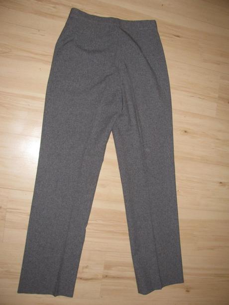 Sivý nohavicový kostým, 38