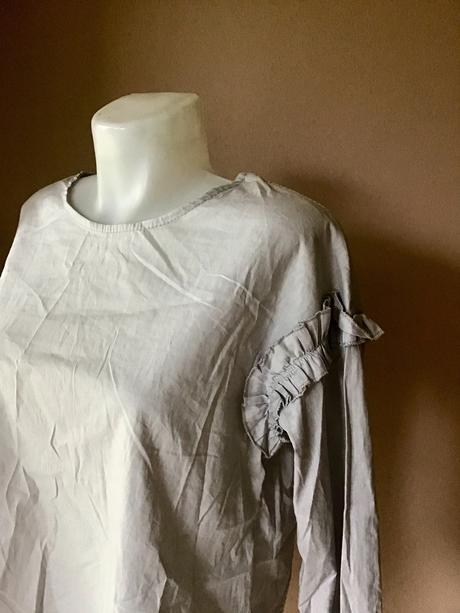 Krasna bluzka s voalnikmi /2e, 40 / m