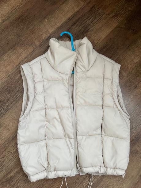 Vesta bezova, reserved,s