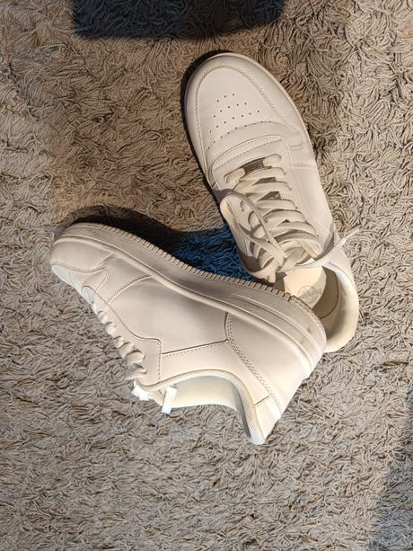 Biele tenisky veľkosť 45 na užšiu nohu, 45