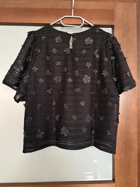 Elegantná blúzka s kvetinkami - m, m