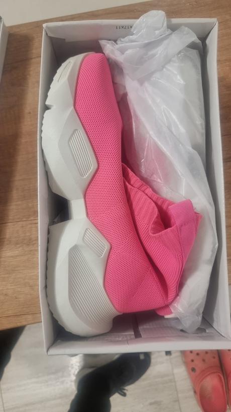 Neonove topanky, 40