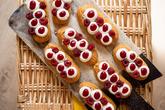 Kým naplno prepadnem jesennej nálade aj v kuchyni, ešte jeden závan leta v podobe malinových eclairs 🙂😍
