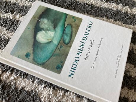 Nikdo není daleko (1999),