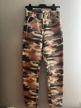 Maskáčové rifle, bershka,34