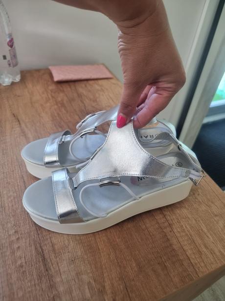 Sandalky strieborne, 40