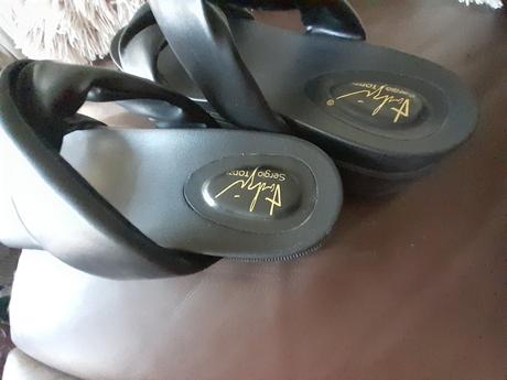 Pohodlné značkové šľapky-papuče na platforme, 40