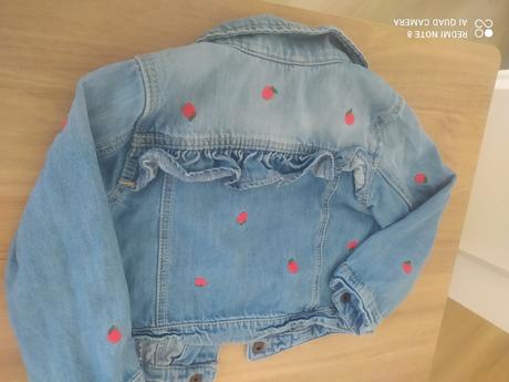 Riflova bunda s volanikmi a vysivanymi jahodkami, next,104