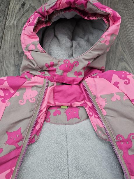 Overal na zimu, gmini,80