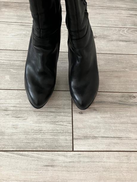 Čižmy nad kolena, 37