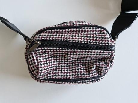 Malá kabelka, reserved