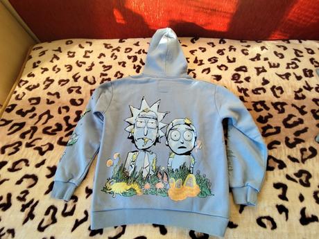 Bledomodrá mikina rick & morty, zn. pull & bear, v, pull&bear,m