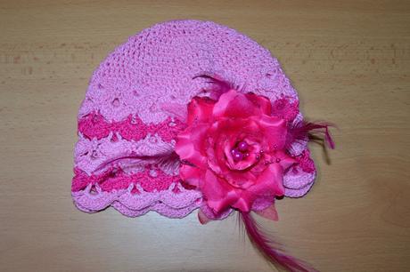 Háčkovaná čiapočka s kvetom, <50 - 158