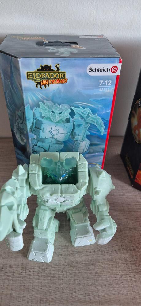 Ľadový a lávový robot eldrador mini creatures,