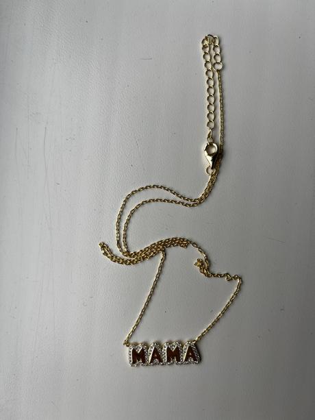 Retiazka s nápisom mama, 