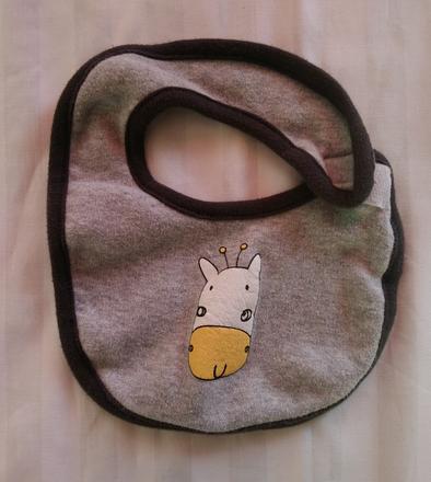 Sivý podbradník so zvieracím motívom, 