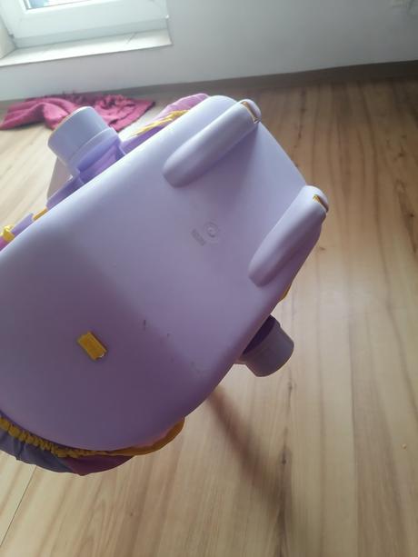 Nosic a autosedacka baby born, 