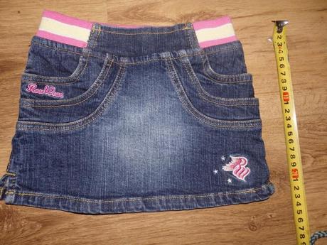 Balík rifľových sukničiek a šatočky, 92