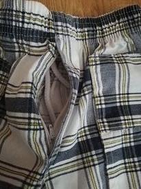 Kárované kraťasy, 128